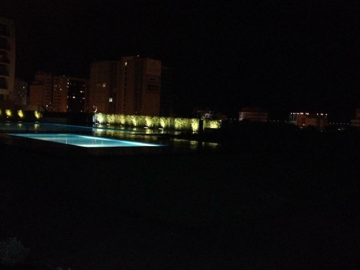 Charming With Balcony & Pool Lejlighed Lisboa