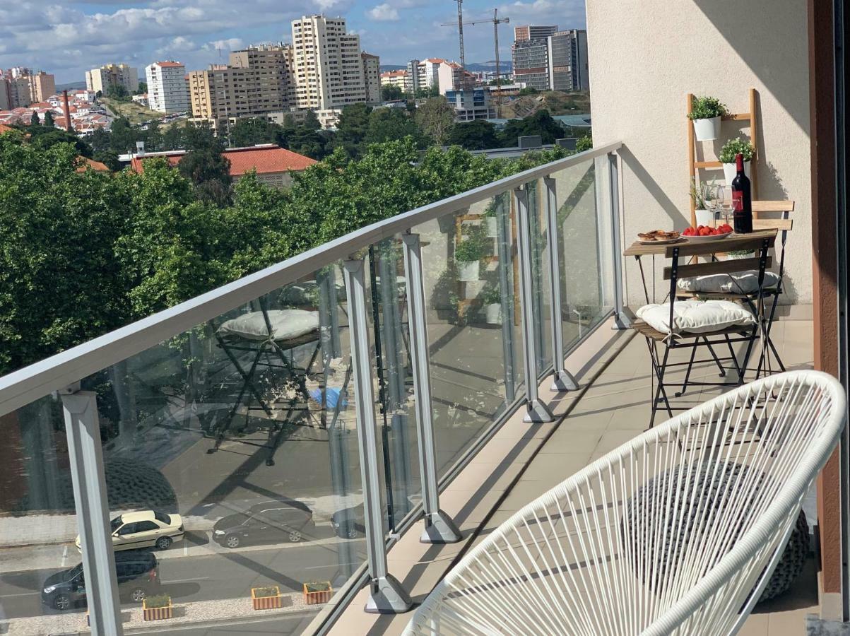Charming With Balcony & Pool Lejlighed